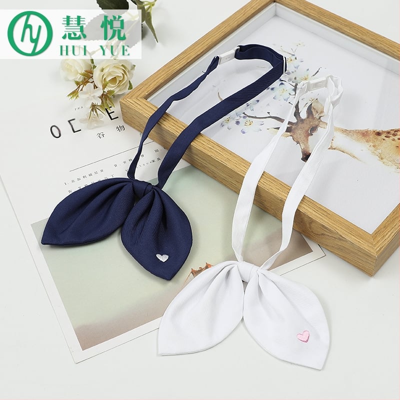 Hímzett virágos gallérkiegészítő nyúlfül-stílusú és masni elemű