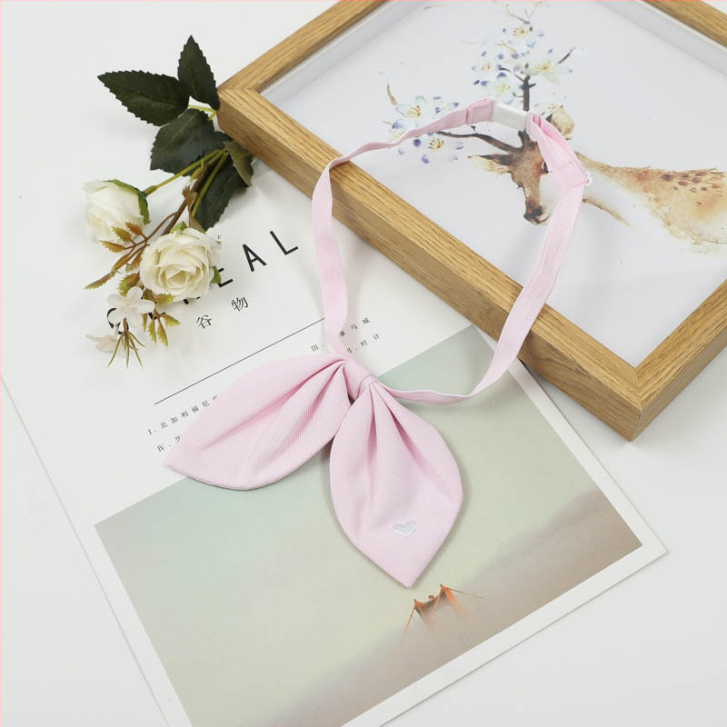 Hímzett virágos gallérkiegészítő nyúlfül-stílusú és masni elemű