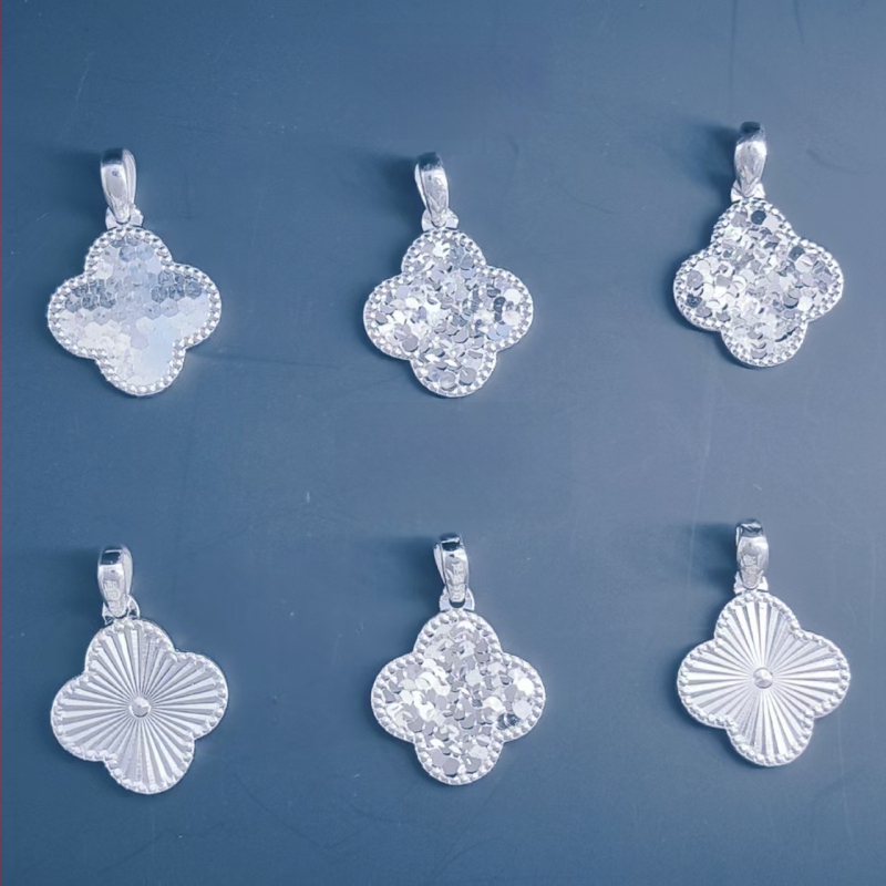 Висулка с четирилистна детелина от 999 сребро, CNC прецизна изработка, стил лукс (Материал: Сребро 999; Дизайн: четирилистна детелина; Стил: Лукс; Категория: Висулка)