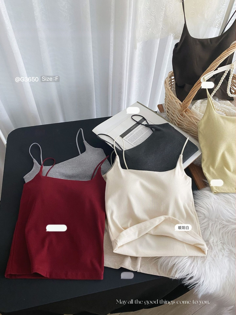 Besprijekorni camisole s kvadratim izrezom i lijepim leđima, s ugrađenim jastučićima za poprsje; vlakno regenerirane celuloze; gustoća tkanine 181–200 g/m²