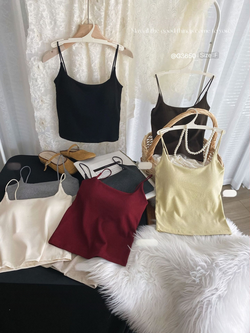 Besprijekorni camisole s kvadratim izrezom i lijepim leđima, s ugrađenim jastučićima za poprsje; vlakno regenerirane celuloze; gustoća tkanine 181–200 g/m²