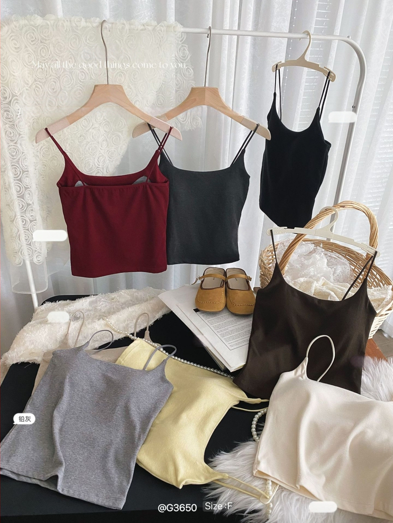 Besprijekorni camisole s kvadratim izrezom i lijepim leđima, s ugrađenim jastučićima za poprsje; vlakno regenerirane celuloze; gustoća tkanine 181–200 g/m²