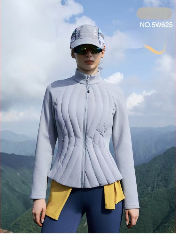 Női pehelydzseki kacsa tollal töltve, állig érő gallér, cipzár, normál hosszúságú