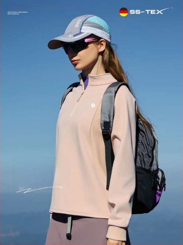 Νάιλον μπουφάν με κέντημα λογότυπου, κουκούλα, σταθερός γιακάς, μακριά μανίκια ραγκλαν, χαλαρή γραμμή