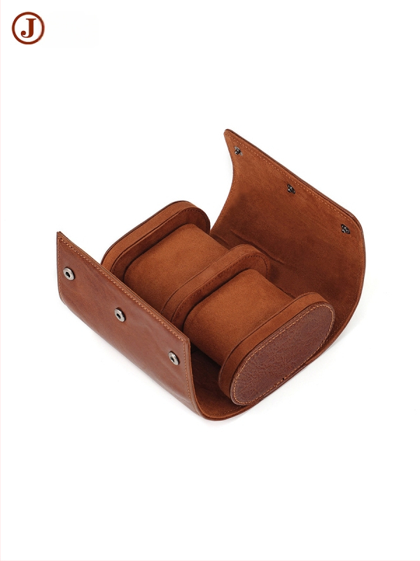 Tõelist lehmakarva nahast kellade hoiukarp, käsitöö, kaasaskantav reisile; tolmukindel ja vibratsioonikindel. Pakendamise kogus: 1 tk; Päritolu: Guangzhou; Trükitud LOGO: Jah; Kohandamine: Jah; Licentsiseeritav privaatmärk: Jah.