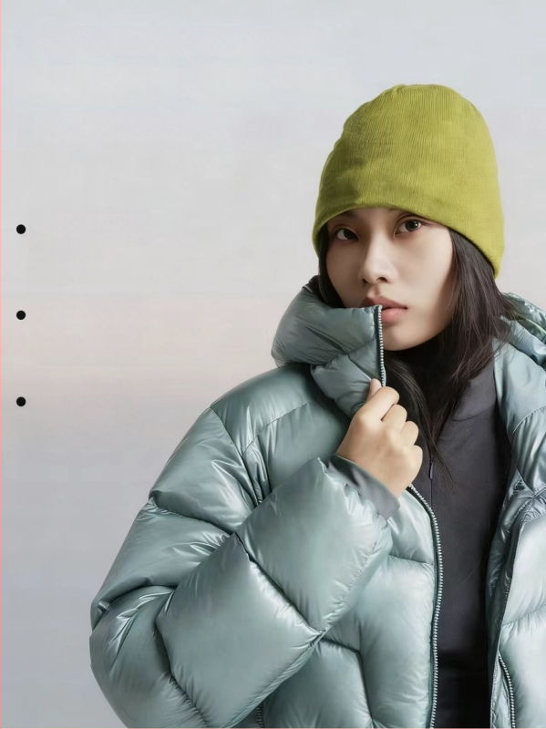Pūkinė striukė su gobtuvu, trumpas siluetas, unisex, užpildas 86–90% pūkų, šalto apsauga iki -30°C/-15°C