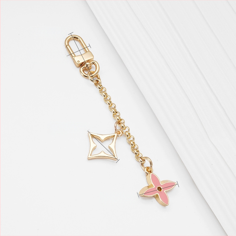 Plecu siksna ar pagarināšanas ķēdi LV Three-in-One Mahjong somai, metāla materiāls, četrziedu dekoratīvā ķēde, zīmols Famous Ancient Hui, pavasaris 2023