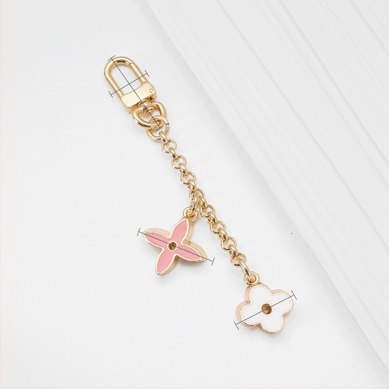 Plecu siksna ar pagarināšanas ķēdi LV Three-in-One Mahjong somai, metāla materiāls, četrziedu dekoratīvā ķēde, zīmols Famous Ancient Hui, pavasaris 2023