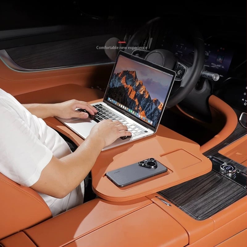 Sulankstomas automobilio staliukas priekyje ir galinėms sėdynėms — daugiadalykis biurui ir valgymui; medžiaga: medis ir kitos; montavimas prie sienos; universalus suderinamumas