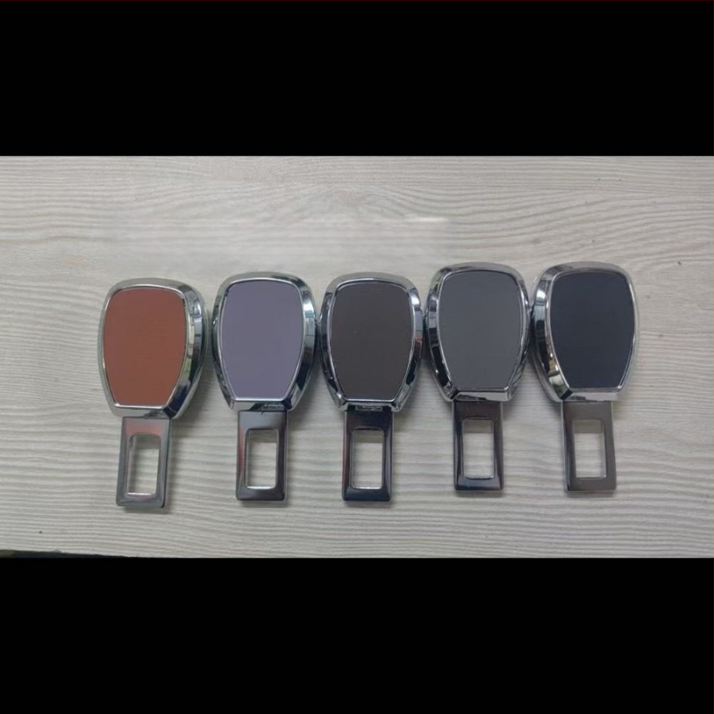 Universālais auto drošības jostas pagarinātājs ar klipu — Materiāls: ABS + dzelzs loksne; Zīmols: Smoothly; Saderība: Universāls