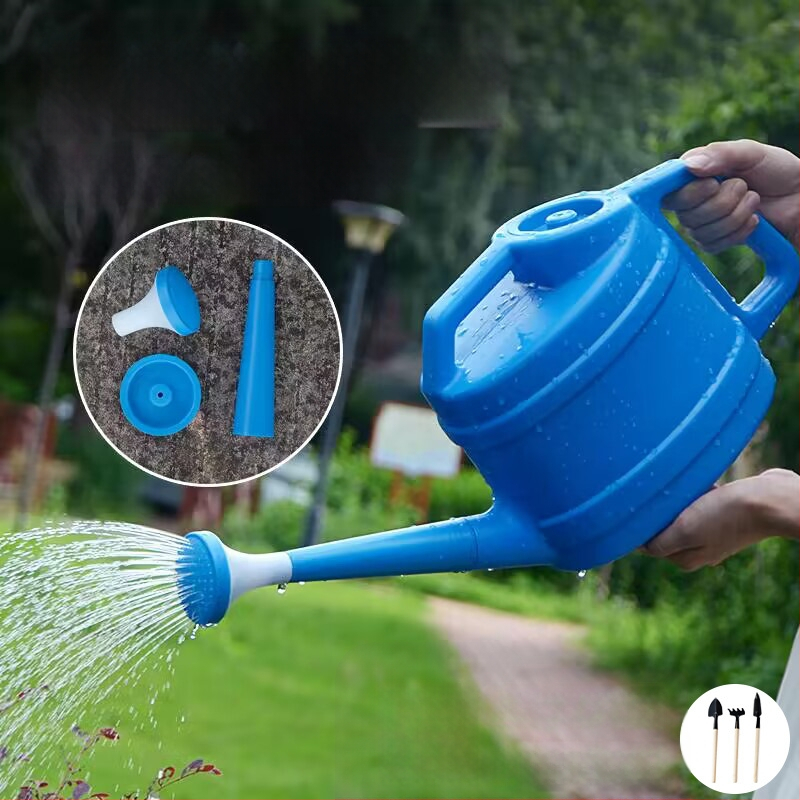 Plastmasas laistīšanas kanna ar garu izplūdumu