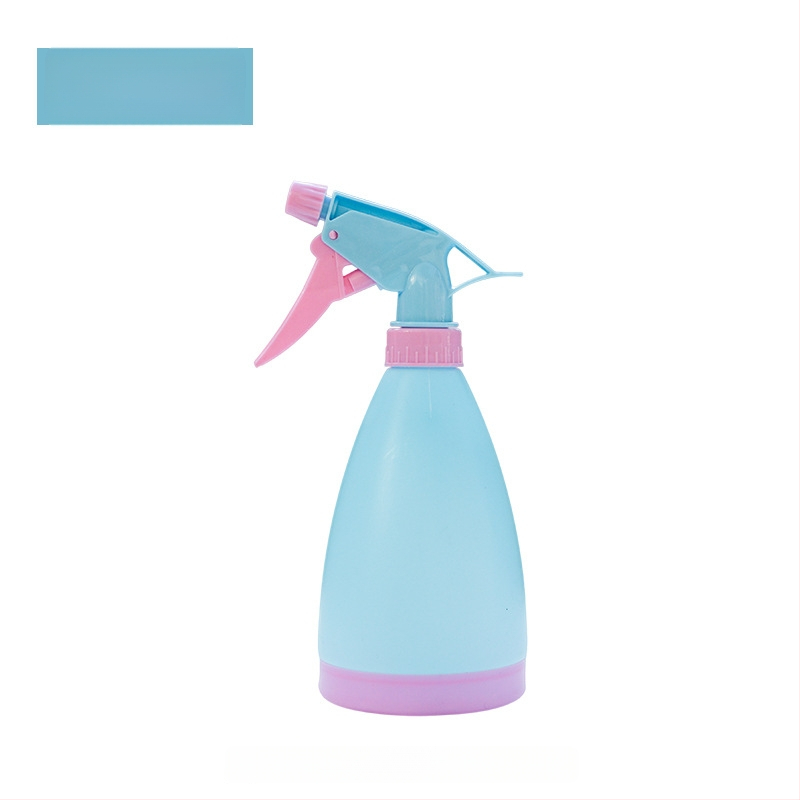 Plastmasas laistīšanas kanna ar garu izplūdumu