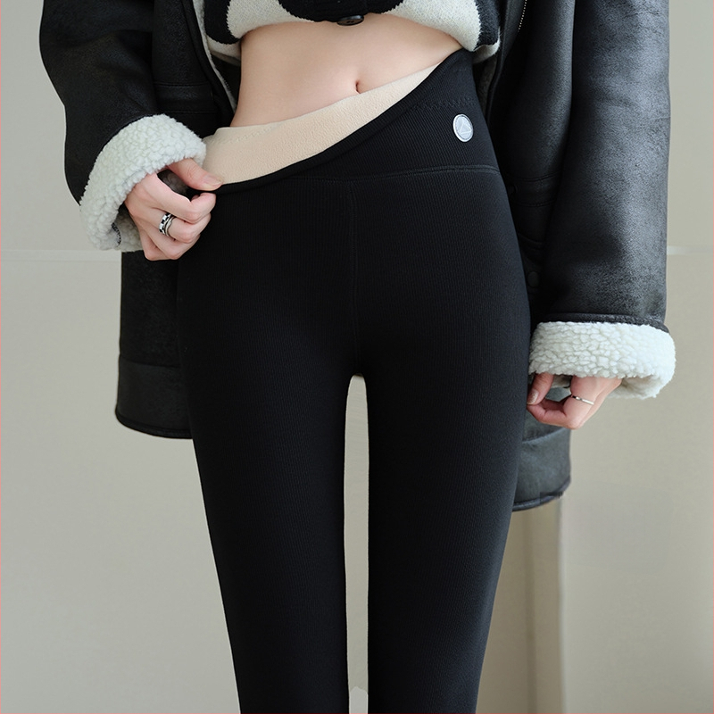 Sieviešu biezās flīsa legingas ar iekšējo odere, 9/10 garums, 90-95% kokvilna ar elastānu (<30%), ģeometriskais raksts, silti