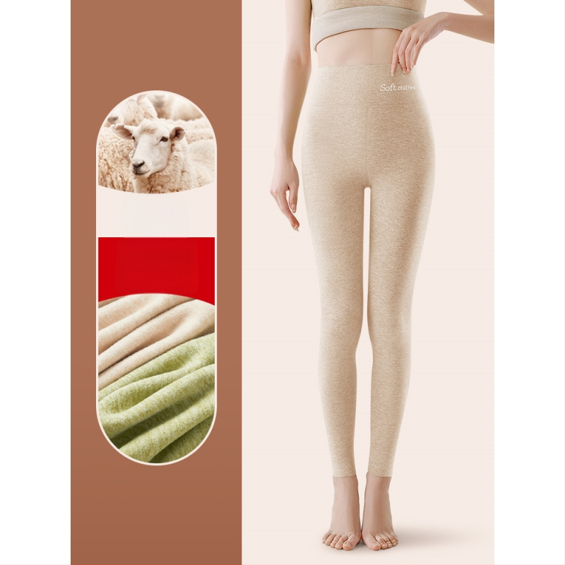 All-in-one bikses ar bieza poliestera audumu, galvenā auduma sastāva 90–95%, ciešs griezums, biksu garums.