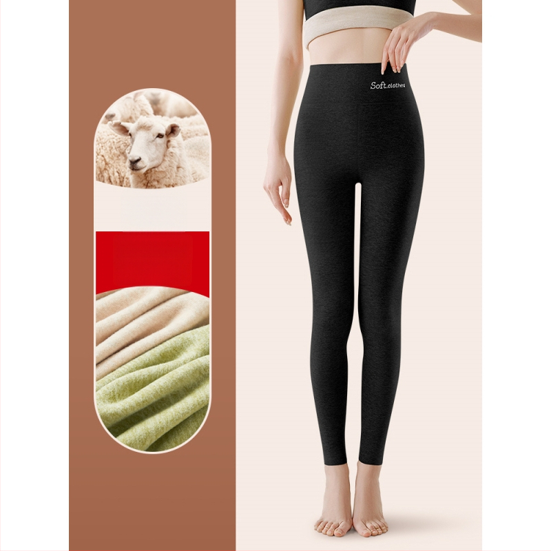 All-in-one bikses ar bieza poliestera audumu, galvenā auduma sastāva 90–95%, ciešs griezums, biksu garums.