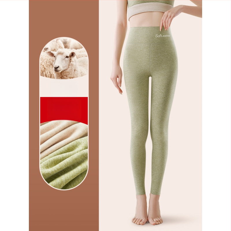 All-in-one bikses ar bieza poliestera audumu, galvenā auduma sastāva 90–95%, ciešs griezums, biksu garums.