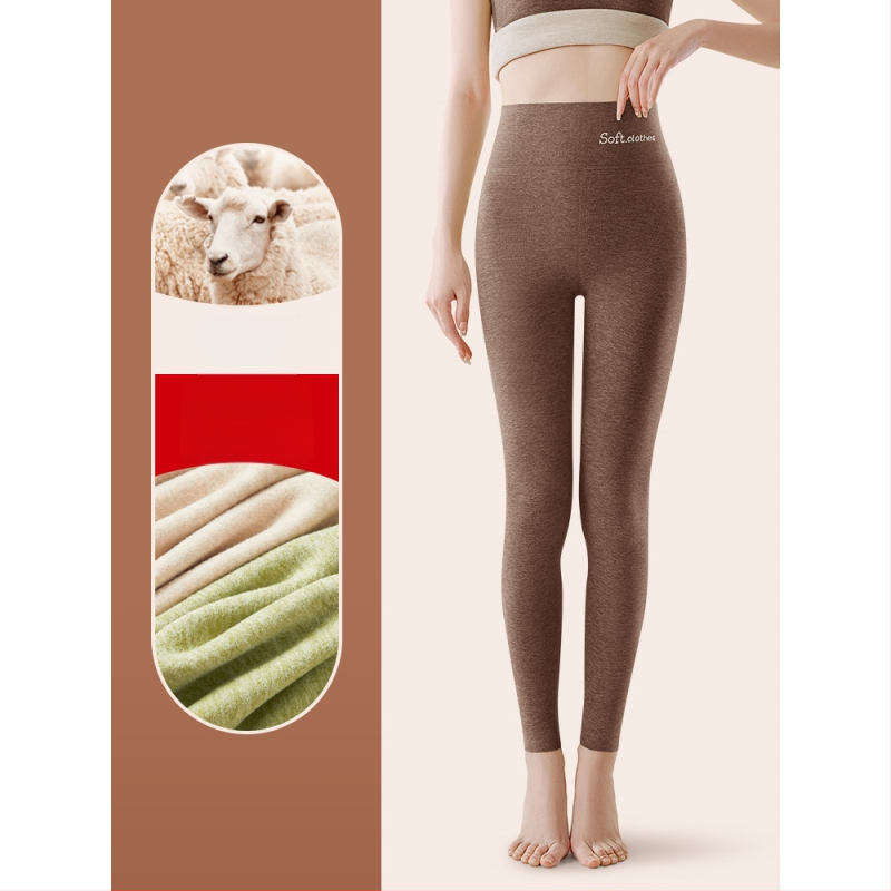 All-in-one bikses ar bieza poliestera audumu, galvenā auduma sastāva 90–95%, ciešs griezums, biksu garums.