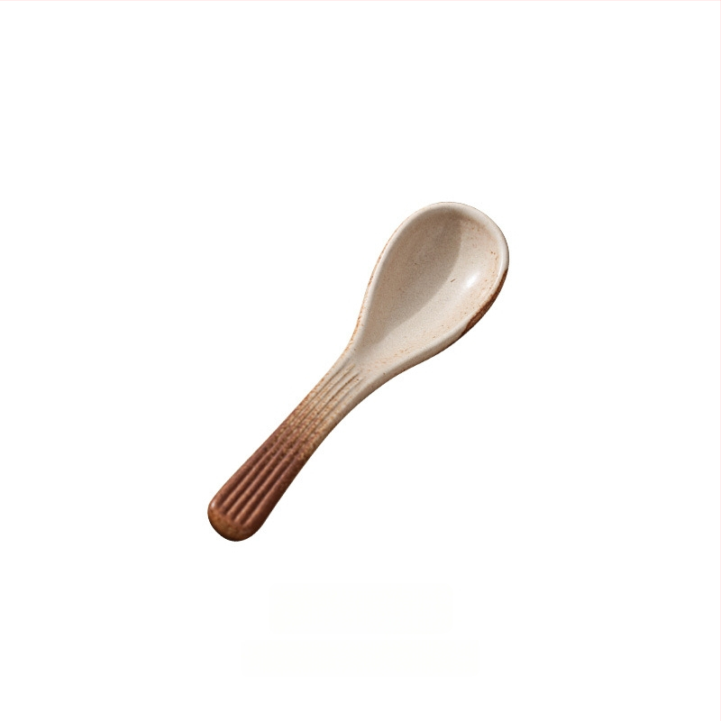 Keramikas trauku komplekts vienai personai, retro japāņu stilā, zem glazūras krāsa, svītras un neregulāri raksti, iekļauj šķīvjus, bļodas, ēdiena kociņus un karotes