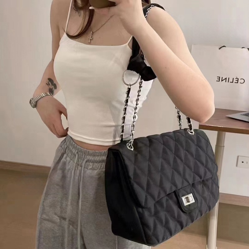 Pamukasti camisol top s tankim trakama i ugrađenim košaricama, V-izrez, elegantan leđni dio, proljeće-ljeto
