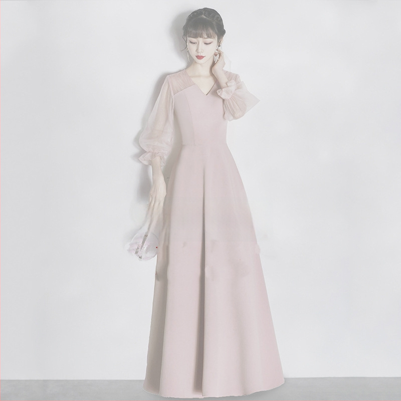 Vakara kleita ar augstu jostu, īsiem piedurknēm, jostas definējoša silueta, gara kleita