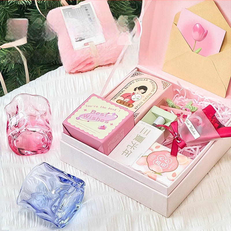 Stiklinė pasukamoji taurelė – modernus minimalistinis dizainas, be rankenos ir dangtelio, vienos sluoksnio konstrukcija, natrio kalcio stiklas, rankomis deginta, aukšta temperatūros atsparumas