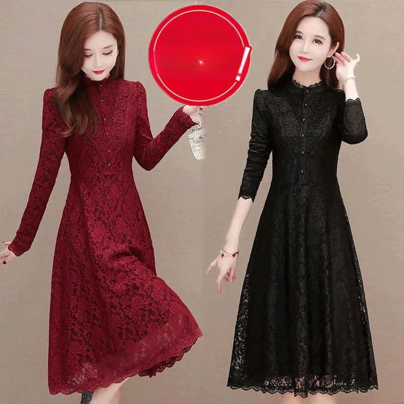 Vidēja garuma adītā kleita, apaļā kakla, garas piedurknes, šaurs piegriezums, literāri retro stils, galvenā auduma sastāvs: 90–95% neilons