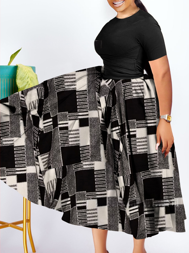 Garā kleita ar lielu volānu, apaļais kakla izgriezums, garas piedurknes, Eiropas un Amerikas stils