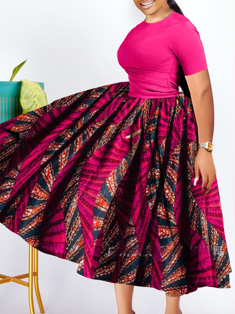 Garā kleita ar lielu volānu, apaļais kakla izgriezums, garas piedurknes, Eiropas un Amerikas stils