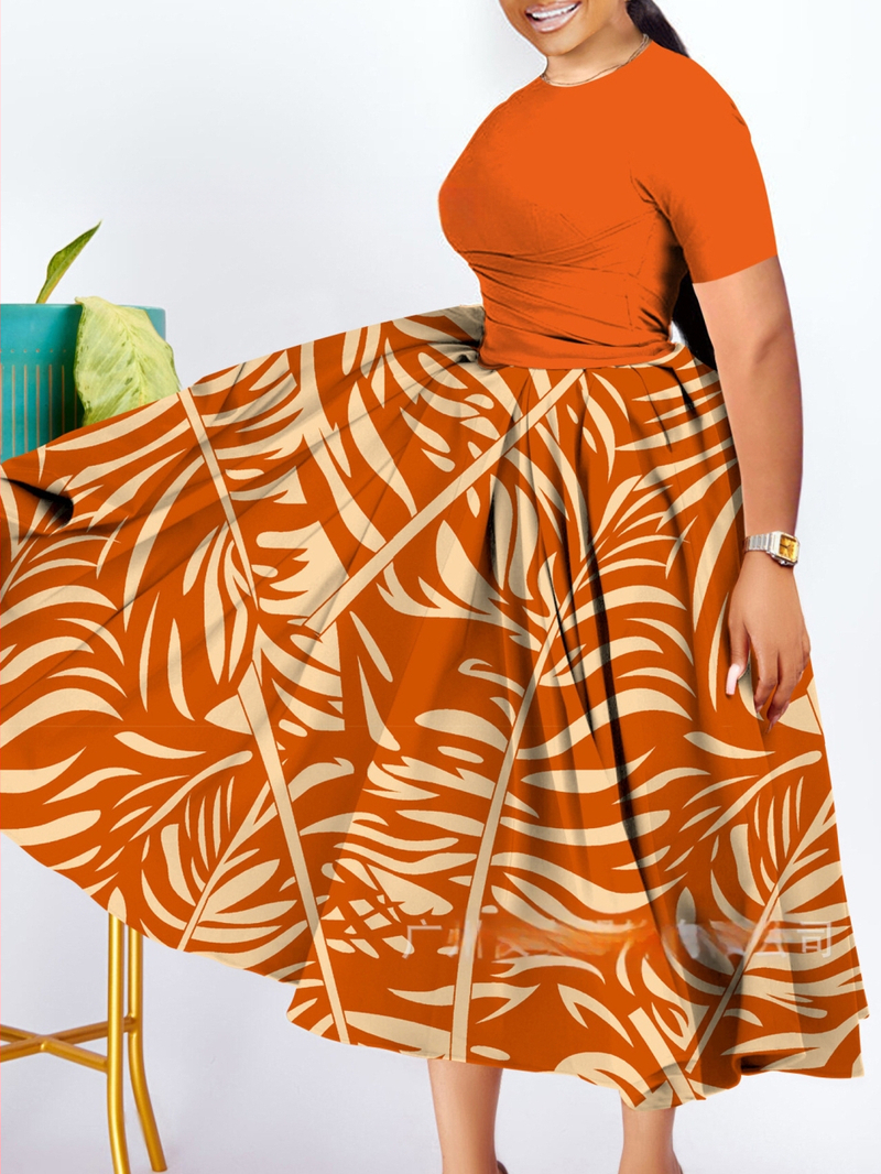 Garā kleita ar lielu volānu, apaļais kakla izgriezums, garas piedurknes, Eiropas un Amerikas stils