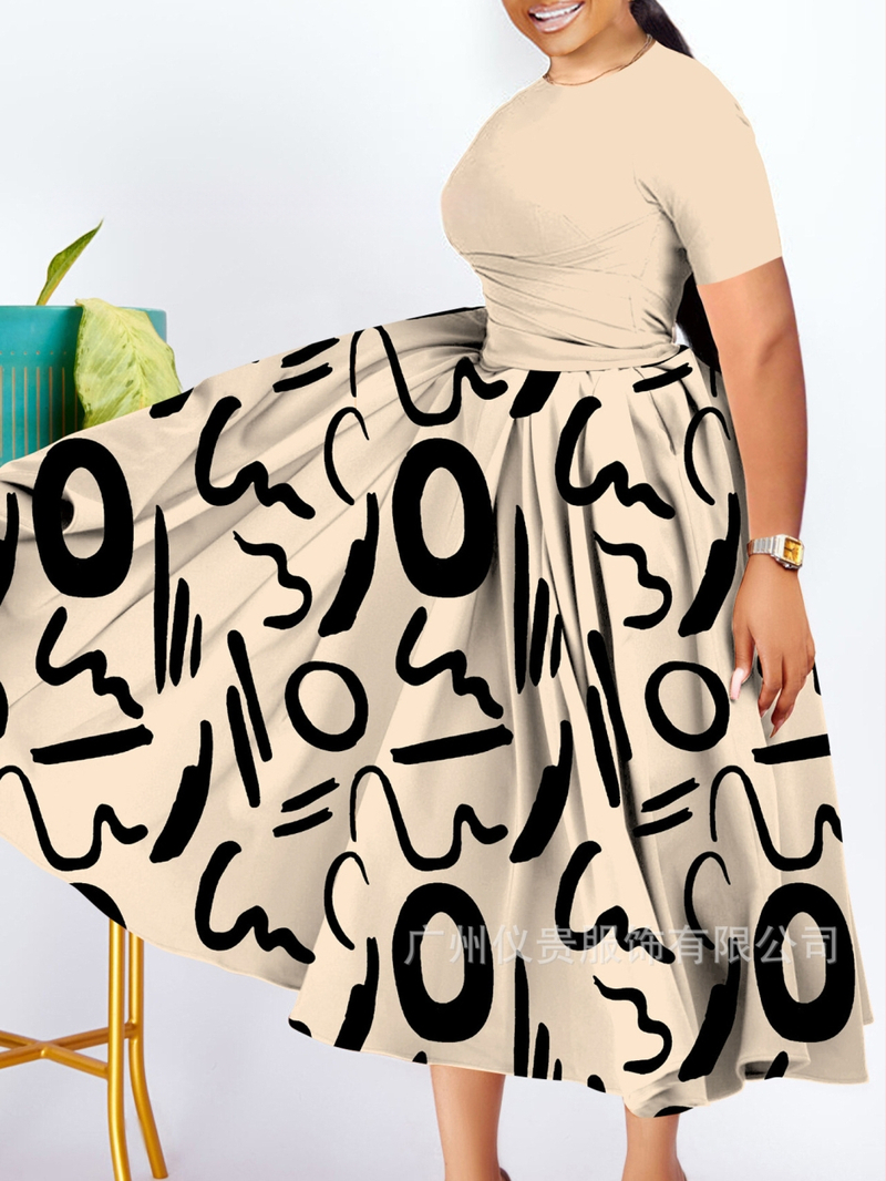 Garā kleita ar lielu volānu, apaļais kakla izgriezums, garas piedurknes, Eiropas un Amerikas stils