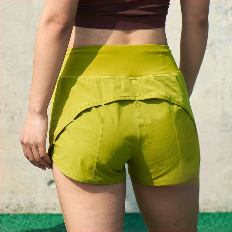 Moteriški poliesteriniai sportiniai šortai, laisvas kirpimas, ruduo 2025