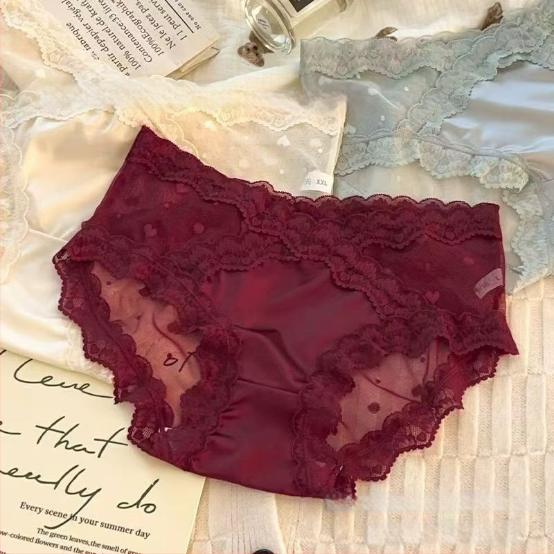 Ženske čipkaste bikini gaćice s pamukom u području prepona; prozračne, antibakterijske, brzo se suše; nylon smjesa.