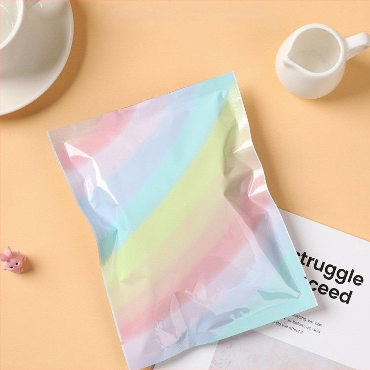 Savarankiškai užsidaranti pakuotės kišenė su plokščia kišene; medžiaga OPP+PET+CPP; kilmė Yiwu, Kinija; prekinis ženklas New Look