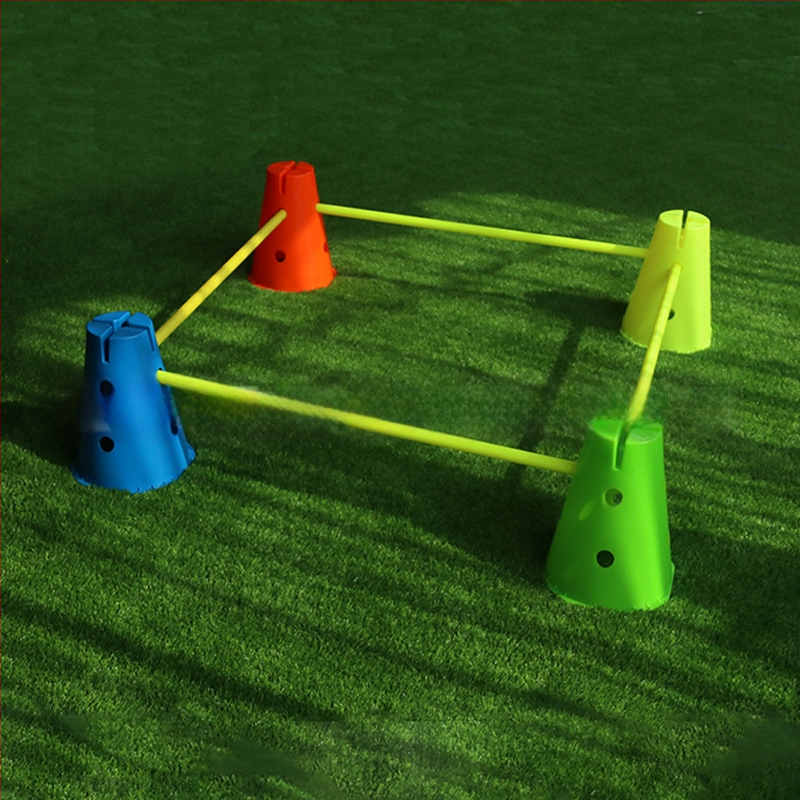 Aparate de antrenament pentru fotbal – material PE, Crown, conuri de obstacol și găleată pentru semne