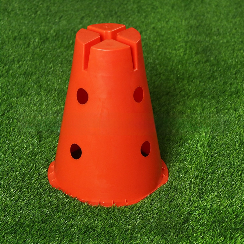 Aparate de antrenament pentru fotbal – material PE, Crown, conuri de obstacol și găleată pentru semne