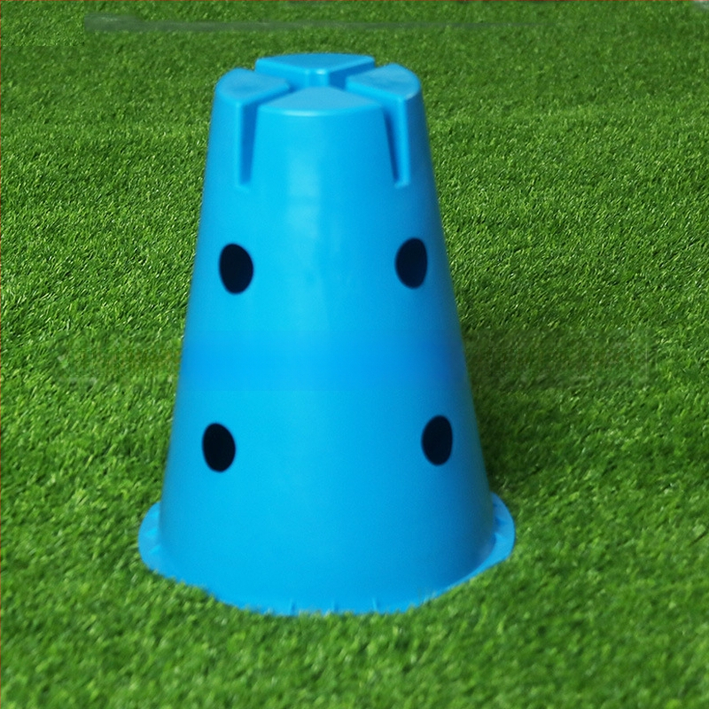 Aparate de antrenament pentru fotbal – material PE, Crown, conuri de obstacol și găleată pentru semne