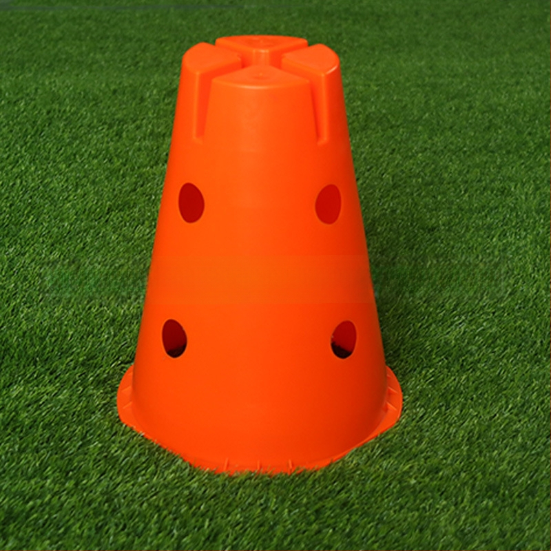Aparate de antrenament pentru fotbal – material PE, Crown, conuri de obstacol și găleată pentru semne