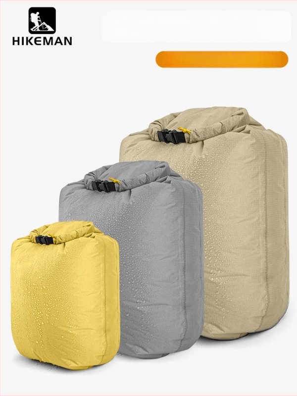 Silicone pārklāta ūdensdroša soma ārējiem ūdenssportiem, viegla, minimālisma dizains; materiāls: 20D silikona pārklājuma audums; pielietojums: niršana, pārgājieni, pludmale, peldēšana