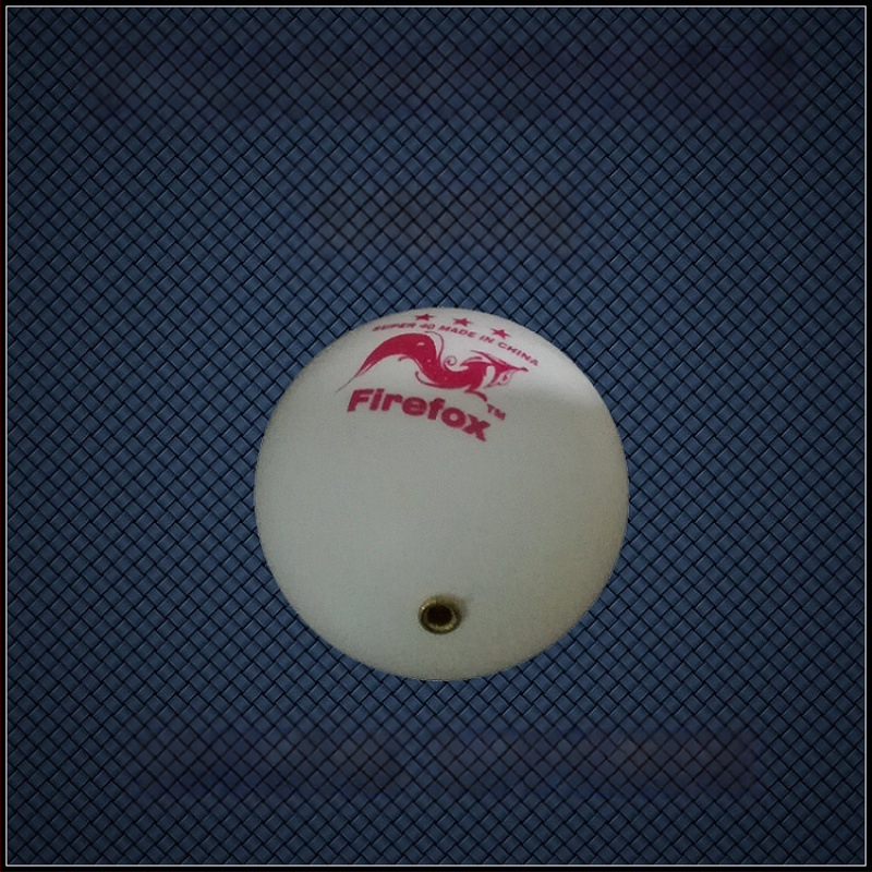 Galda tenisa apmācības ierīce ar galda stiprinājumu, atsperes atspēla mehānisms, atkārtojošā bumbiņu mašīna, forehand treneris