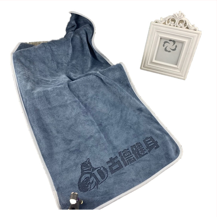 Sportski ručnik od mikrovlakana, 400 g, apsorpcija 11–15 s, moguć otisak logotipa, šavni završetak