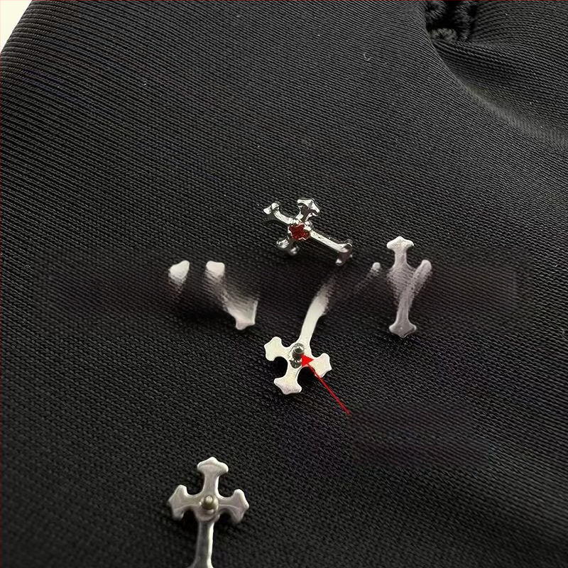 F136 titanio lydinio kryžiaus auskarai, retro stilius, poliruoti, su 5A cirkonu