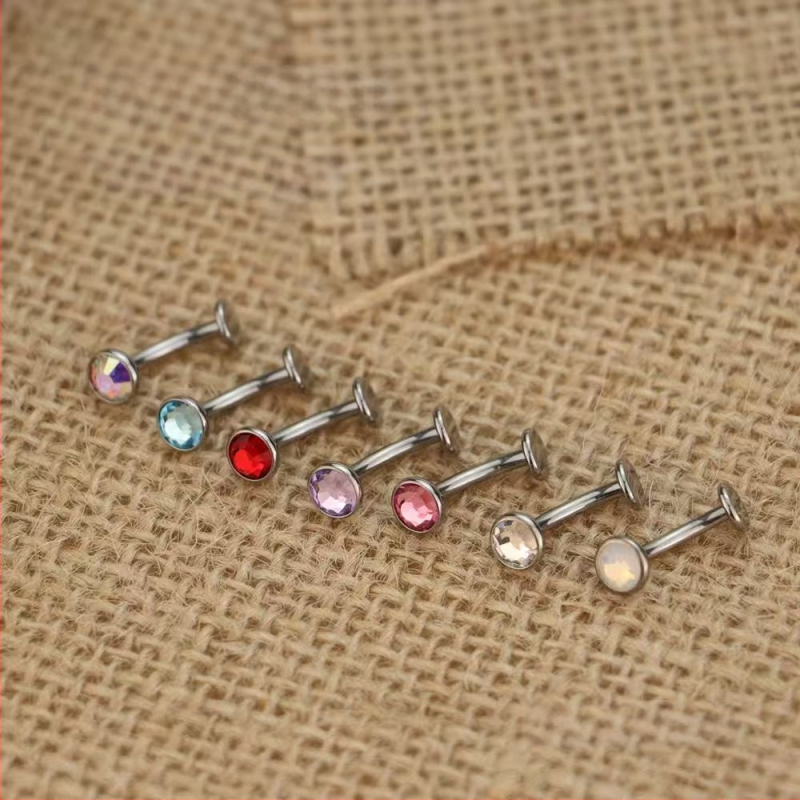 Nabeles nagla ar viļņainu maliņu, Čehijas dimants, G23 titāna iekšējā vītne, pulēta vienkārša forma