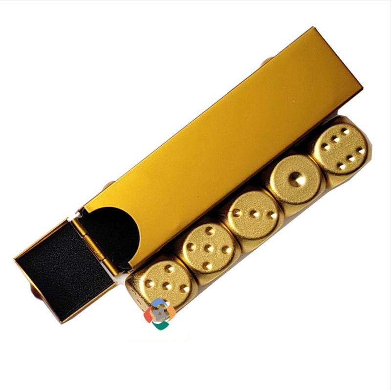 Ζάρια από κράμα αλουμινίου, στρογγυλεμένες γωνίες, εξάπλευρη μορφή; δυνατότητα εξατομίκευσης; κατάλληλα για σκάκι και παιχνίδια με φύλλα.