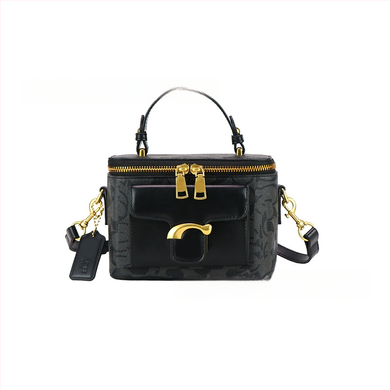 Moteriška pečių rankinė street fashion stiliumi iš PU odos, horizontalus kvadratinio formos, užtrauktukas, laminuotas vidinis skyrius