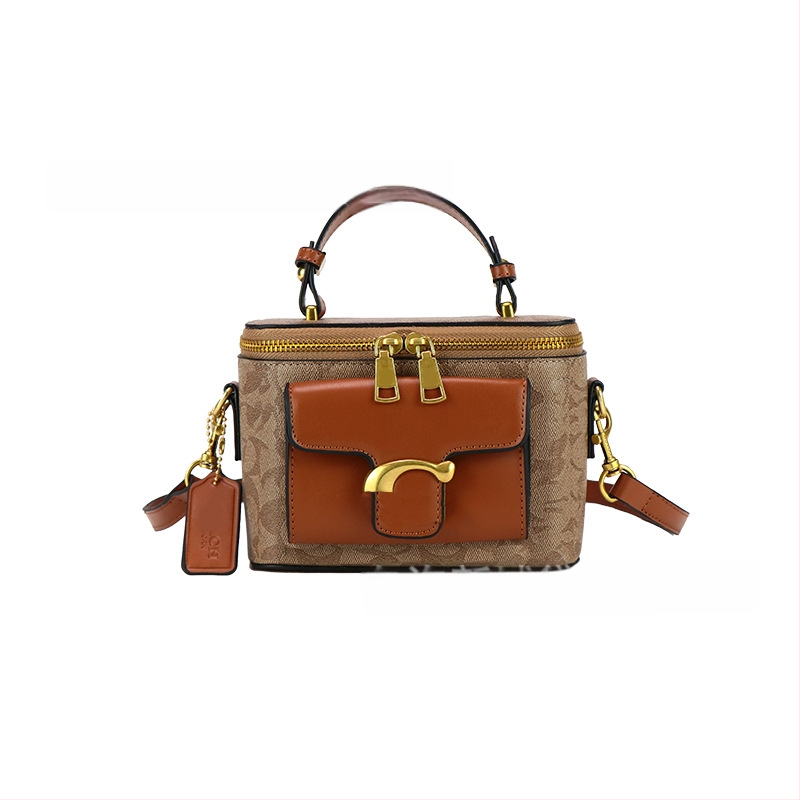 Moteriška pečių rankinė street fashion stiliumi iš PU odos, horizontalus kvadratinio formos, užtrauktukas, laminuotas vidinis skyrius