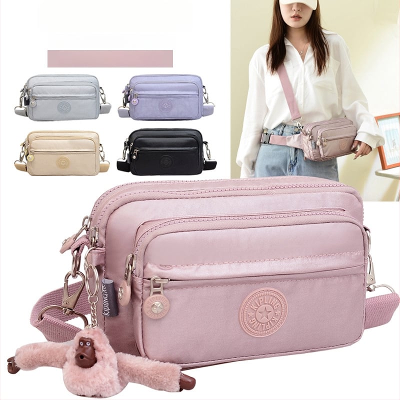 Moteriška crossbody rankinė — kasdienio stiliaus, universalus, lengva, vandeniui atspari nailonas; horizontali kvadratinė forma, užsegimas užtrauktuku, poliesterio pamušalas, viduje užtrauktuko kišenė ir telefono kišenė