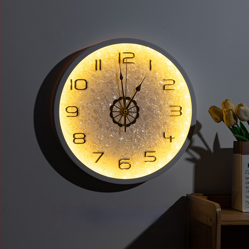 Seinakell: raadioajastusega automaatne ajastamise seadistamine, LED-valgus, heliga aktiveerimine, kvartsiliikumine, mehhanismimudel 12888