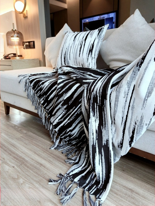 Полиестерна хотелска пътека за крака на леглото с геометричен модел, стил достъпна лукс, код Fs75736554302200