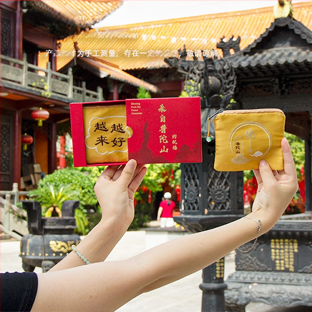 Putuo Mountain érme- és illatos zsák – Brokát, Modern művészet stílus, Félkézi és félgépi kivitelezés, Ajándék születésnapra vagy utazásra