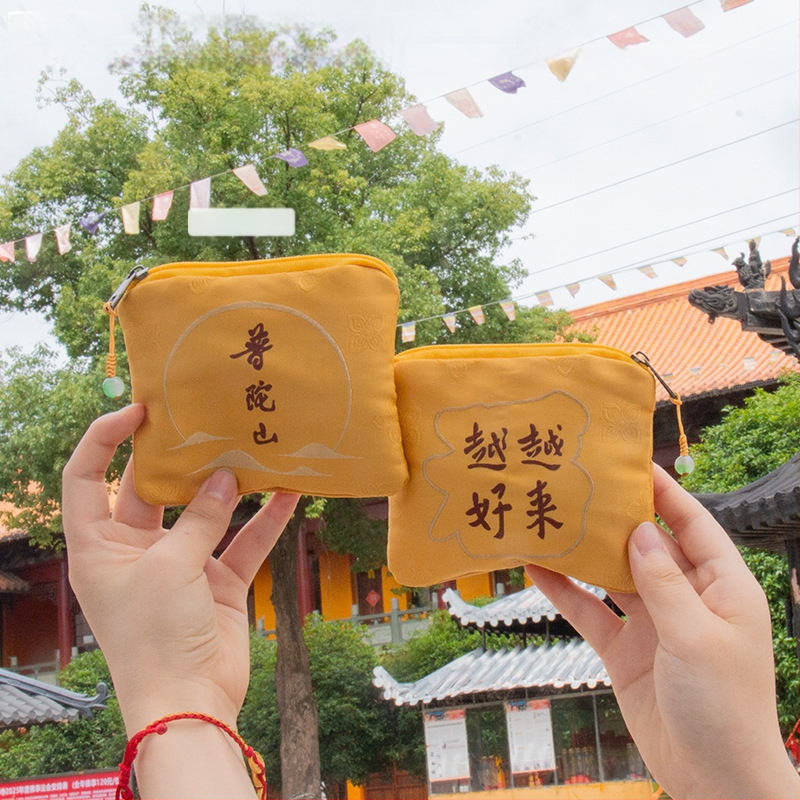 Putuo Mountain érme- és illatos zsák – Brokát, Modern művészet stílus, Félkézi és félgépi kivitelezés, Ajándék születésnapra vagy utazásra